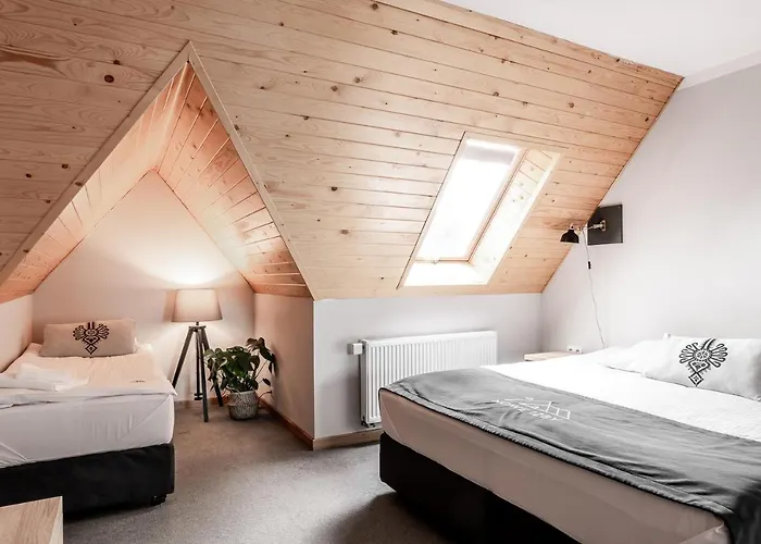 Nowe Izby 샤플라리